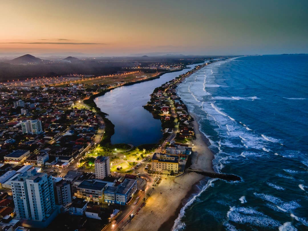 Barra Velha cresceu 102% em dez anos. E isso muda o jeito de pensar a região.